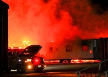 Se incendia predio de oficinas móviles en el Parque Industrial sur