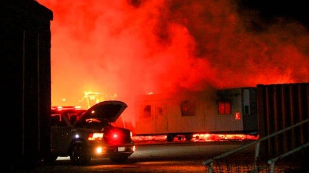 Se incendia predio de oficinas móviles en el Parque Industrial sur Se incendia predio de oficinas móviles en el Parque Industrial sur