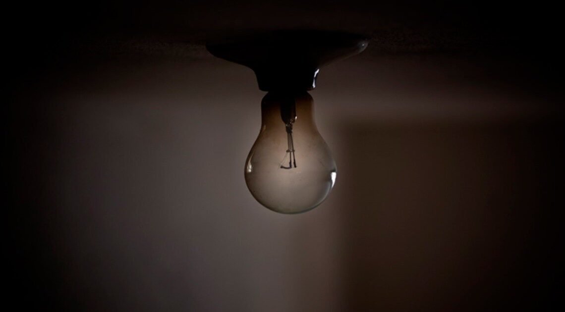 Reportan que no hay luz en algunas colonias del Poniente de Hermosillo; CFE atiende caso Reportan que no hay luz en algunas colonias del Poniente de Hermosillo; CFE atiende caso