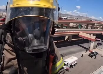 Video: Así vivieron los bomberos el incendio en la tienda de telas Parisina