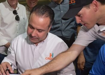 Participa alcalde de Hermosillo en jornada de votación de Presupuesto Creces