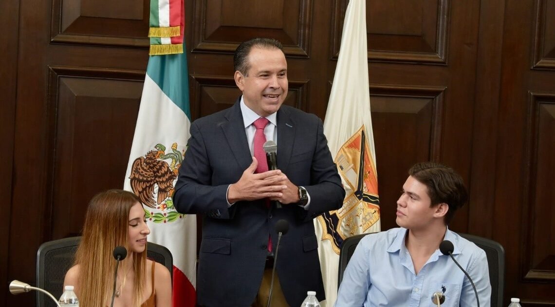 Integra Antonio Astiazarán primer Cabildo Juvenil en Hermosillo