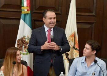 Integra Antonio Astiazarán primer Cabildo Juvenil en Hermosillo