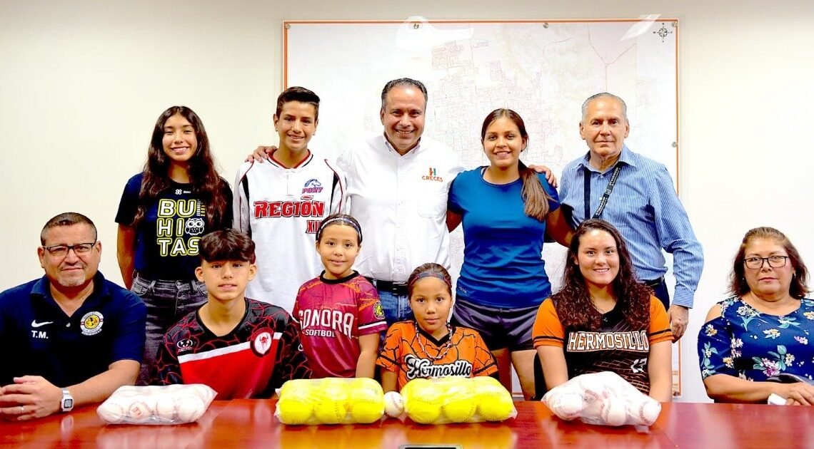 Entrega alcalde de Hermosillo apoyo económico a deportistas Entrega alcalde de Hermosillo apoyo económico a deportistas