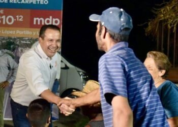 Entrega alcalde de Hermosillo recarpeteo de calle Israel González