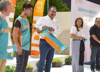 Abandera el alcalde a selección de Hermosillo en Deporte Adaptado