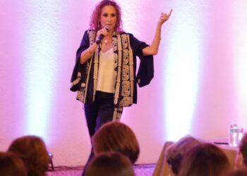 Presenta Martha Biebrich a sonorenses “Pérame tantito”; conferencia a beneficio de la Fundación Mapa Hermosillo