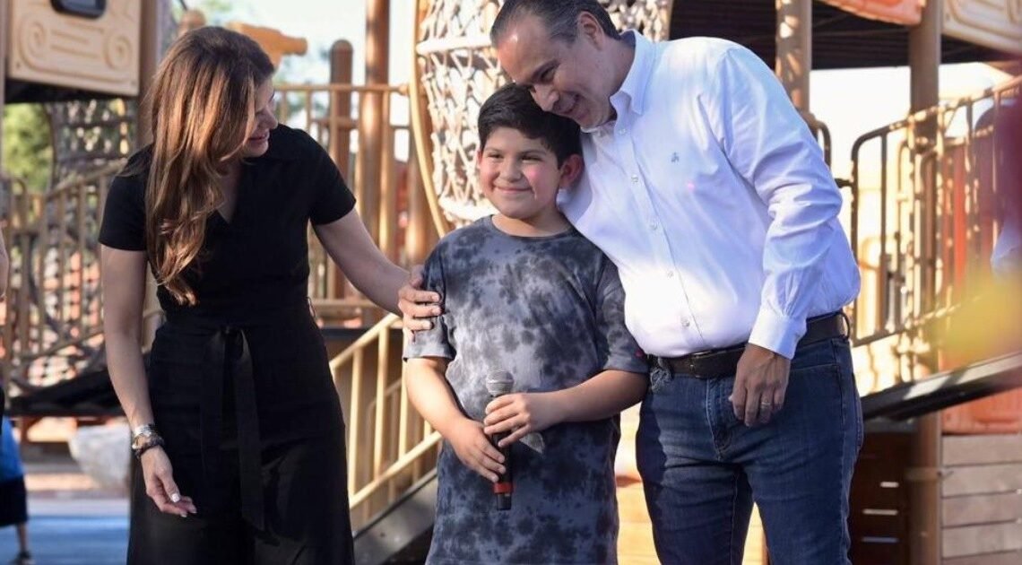 Inauguran el alcalde y su esposa Barco Pirata en El Cárcamo