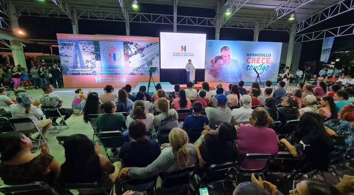 Alcalde rinde informe en la colonia Altares