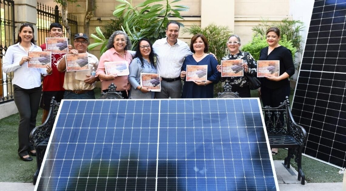 Entrega alcalde paneles solares a 10 hermosillenses cumplidos