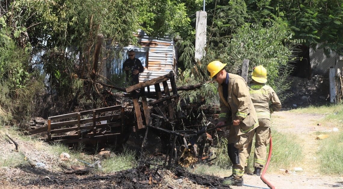 Hermosillo: Vecina del Coloso Bajo quema basura y fuego se sale de control