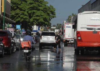 Cae lluvia con Sol en el Centro de Hermosillo