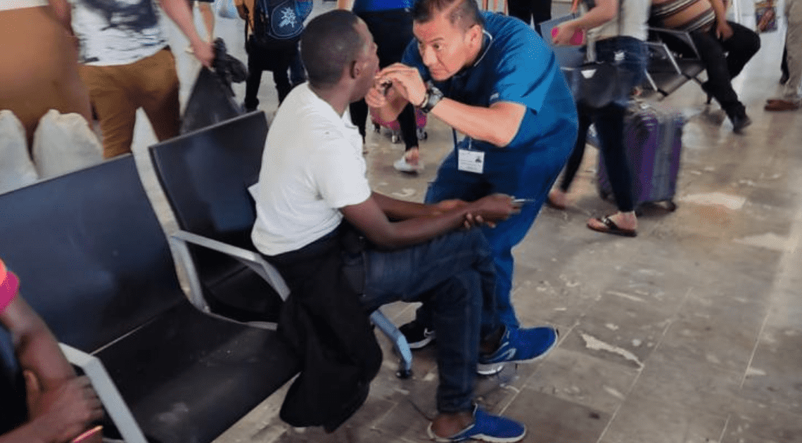 Atiende Salud Sonora a migrantes en la Central Camionera de Hermosillo Atiende Salud Sonora a migrantes en la Central Camionera de Hermosillo