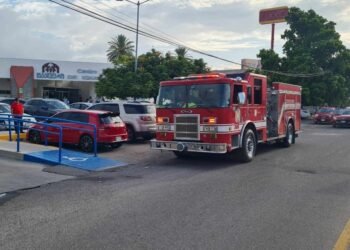 Ocho elementos de Bomberos de Hermosillo son hospitalizados por posible intoxicación alimentaria