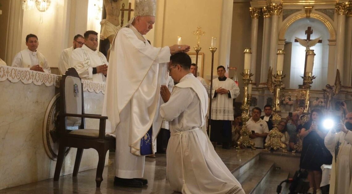 Se ordenan 3 sacerdotes y un diácono en la catedral metropolitana Se ordenan 3 sacerdotes y un diácono en la catedral metropolitana