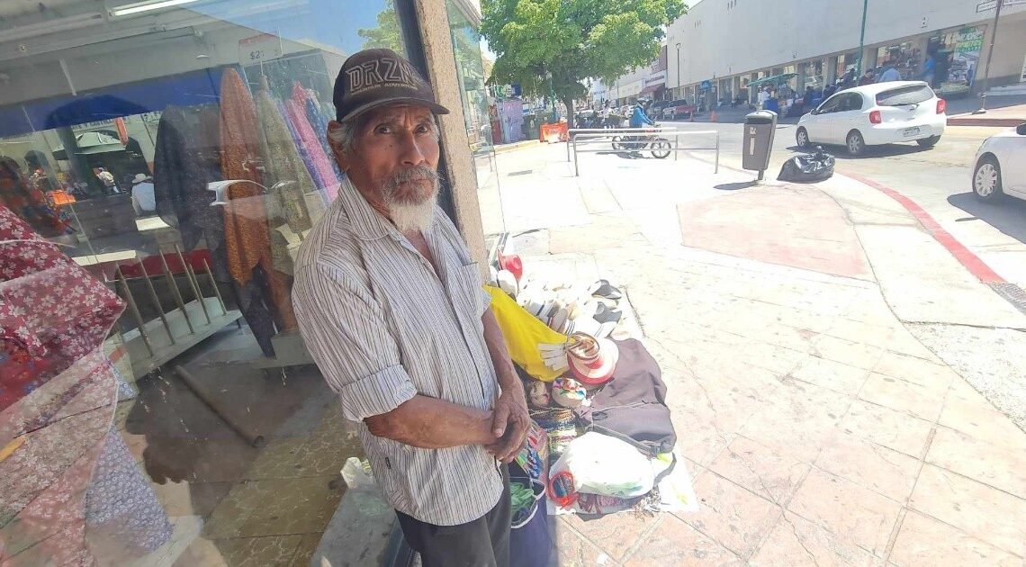 Abuelitos aman sentirse activos y se dedican al comercio Abuelitos aman sentirse activos y se dedican al comercio