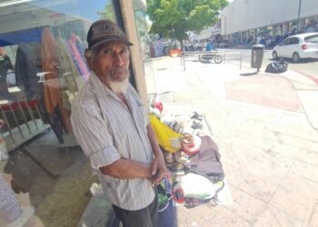 Abuelitos aman sentirse activos y se dedican al comercio