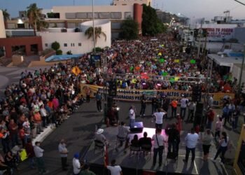 Usuarios de CFE marchan en Hermosillo por altos cobros en recibos de luz