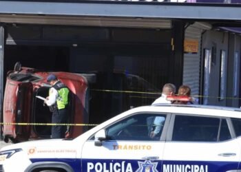 Hermosillo: Mujer choca su auto contra supermercado, resultan 4 personas resultan lesionadas