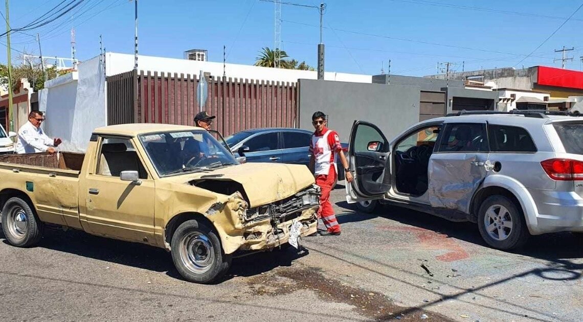 Hermosillo: Choque vehicular en la colonia Centro deja a dos menores heridas leves