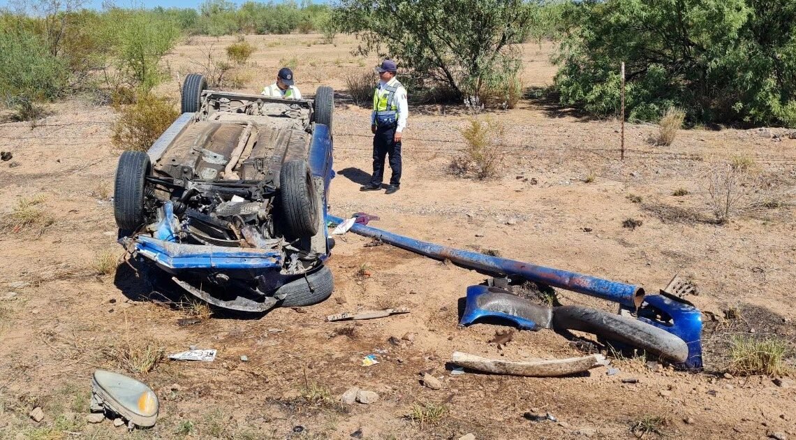 Volcadura en camino a Cefereso 11 de Hermosillo deja dos mujeres heridas