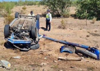 Volcadura en camino a Cefereso 11 de Hermosillo deja dos mujeres heridas