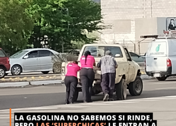 Mujeres que despachan gasolina, sorprenden a clientes