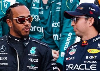 Lewis Hamilton defiende a Sergio Pérez tras comentarios ofensivos de Helmut Marko