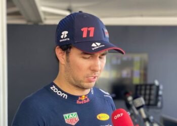 Checo Pérez sufre pesadilla en Japón, incidentes infortunados