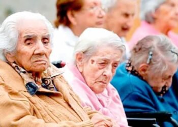Morena propone pensión a adultos mayores que vivan en el extranjero