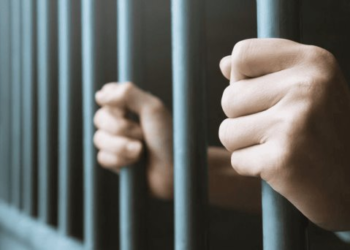 Dan 33 años de cárcel a hombre que vendía sexualmente a su hija de 17 años