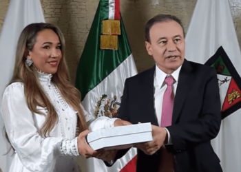 Entrega Alfonso Durazo documento de Segundo Informe ante el Congreso de Sonora