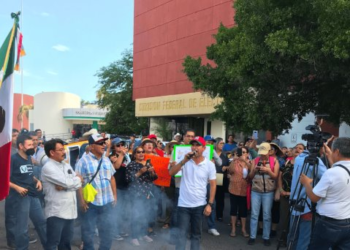 Entrega UUH peticiones ante la Comisión Federal de Electricidad