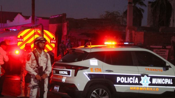Sofocan incendio de basura a espaldas del Cinema 70 Sofocan incendio de basura a espaldas del Cinema 70