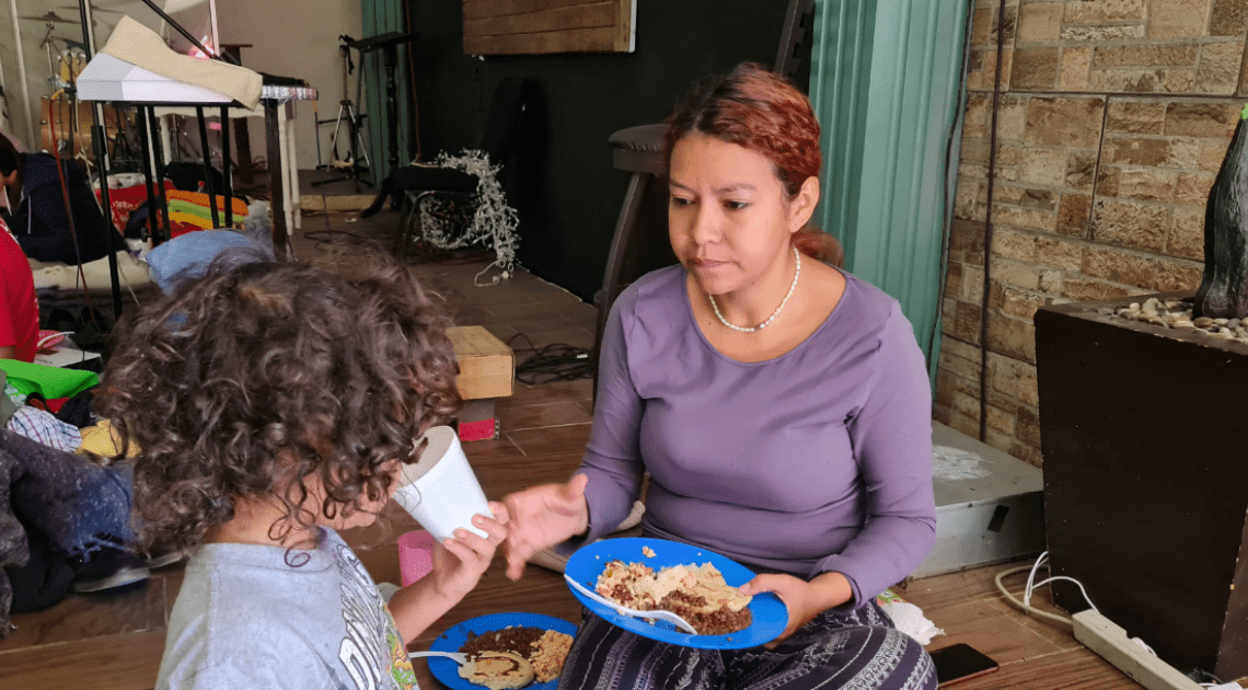 Migrantes ven en Hermosillo un punto seguro para esperar su cita de asilo en EU Migrantes ven en Hermosillo un punto seguro para esperar su cita de asilo en EU