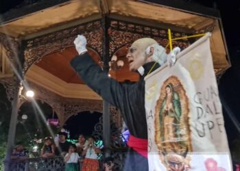 ¡Se viste de Miguel Hidalgo para el Grito en Hermosillo! Crece ambiente este Día de Independencia