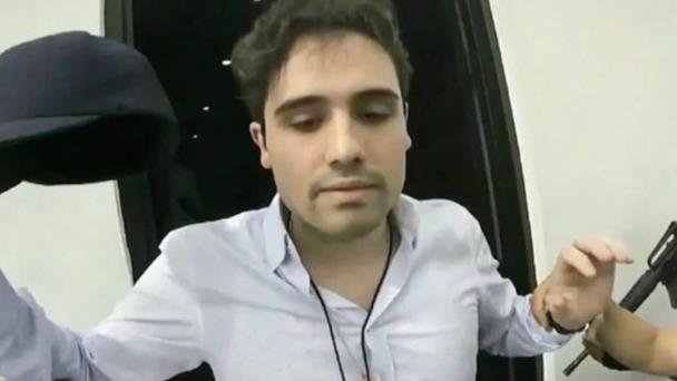 Interpol saca a Ovidio Guzmán del Altiplano para extraditarlo en EU Interpol saca a Ovidio Guzmán del Altiplano para extraditarlo en EU