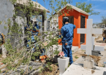 Panteones de Hermosillo “vuelven a la vida” con limpieza
