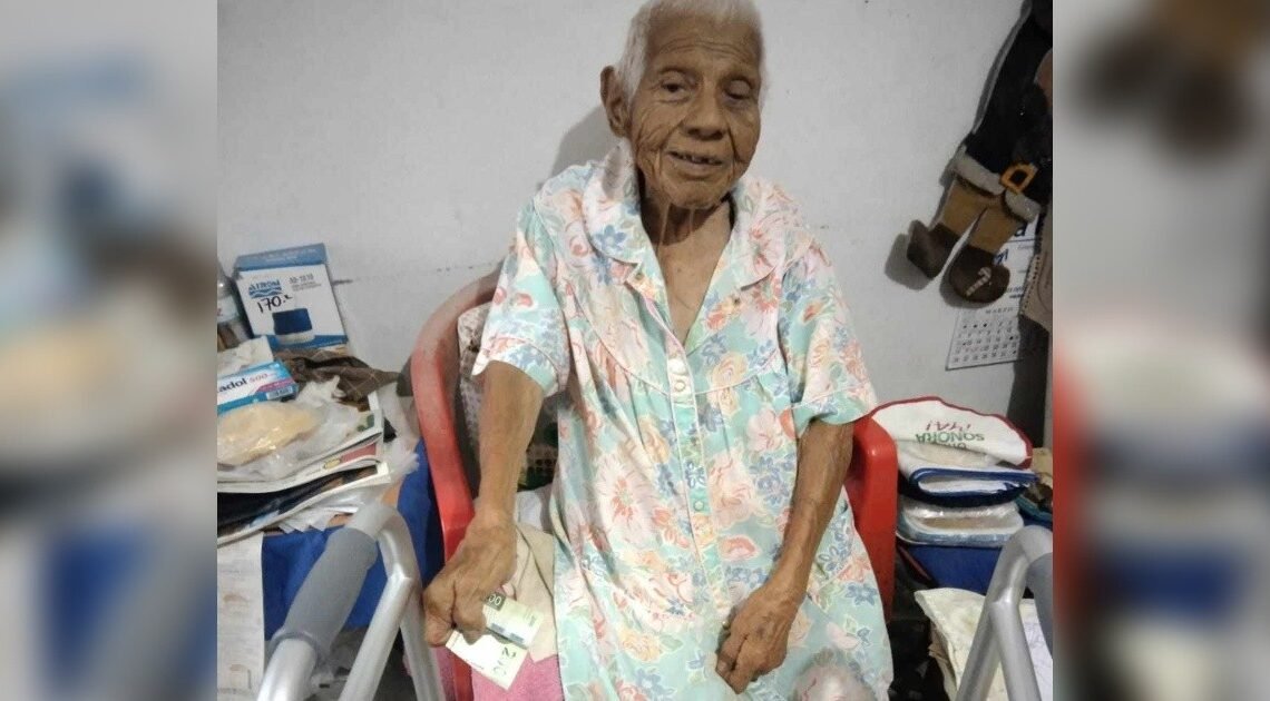 Doña Lupita, señora de 100 años, agradece el apoyo que ha recibido por parte de los Hermosillenses