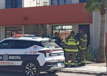 Rescatan a mujer de la tercera edad tras caer en el baño de su casa
