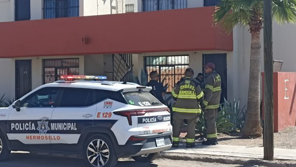Rescatan a mujer de la tercera edad tras caer en el baño de su casa Rescatan a mujer de la tercera edad tras caer en el baño de su casa