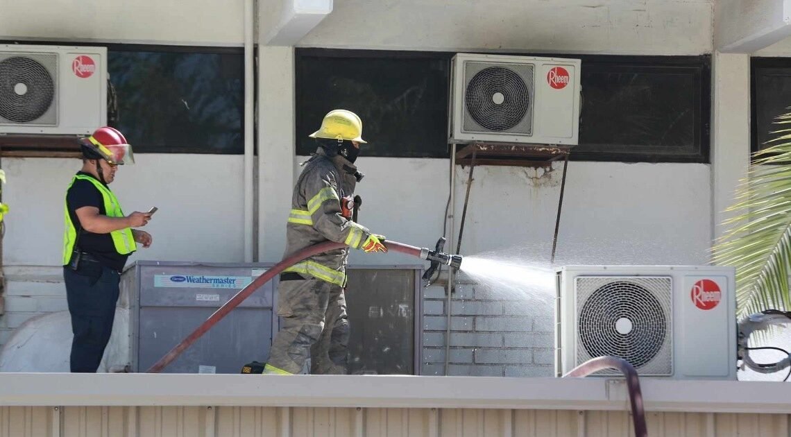 Conato de incendio en UES obliga a evacuar maestros y alumnos