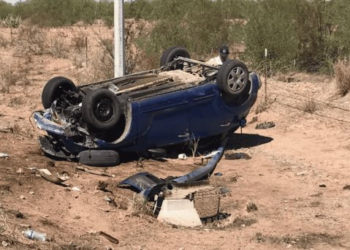 Volcadura en camino al Cefereso de Hermosillo deja dos mujeres heridas