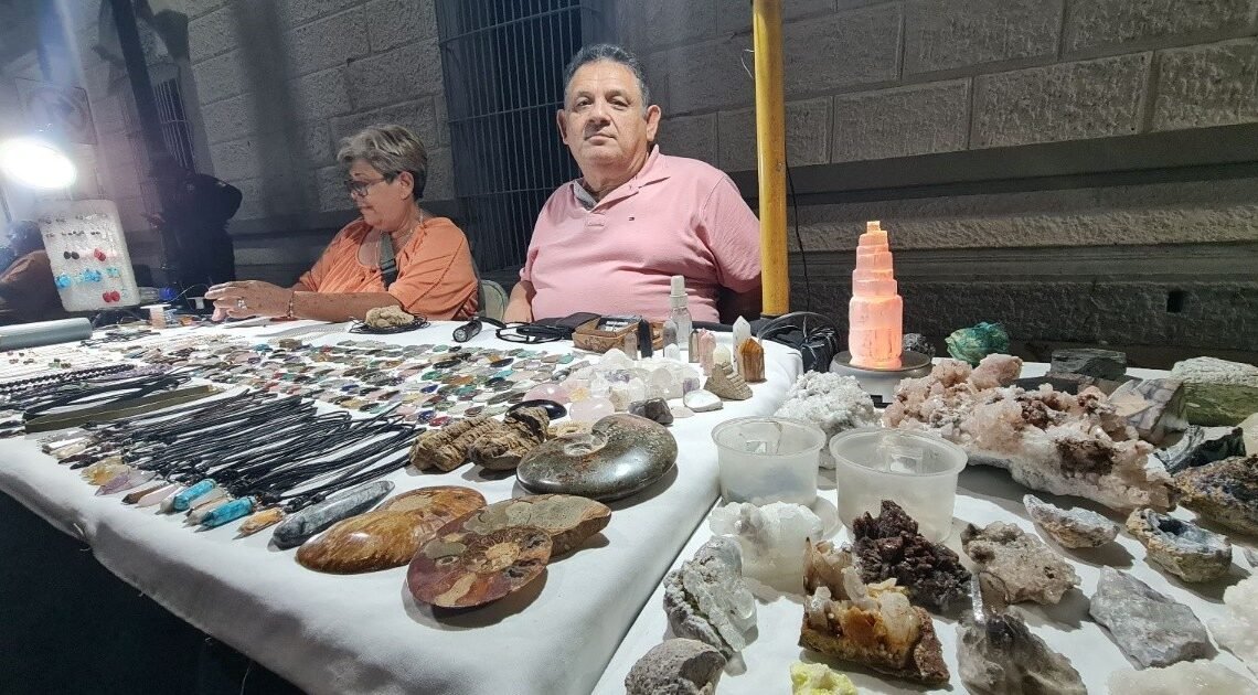 Hermosillo: Cruz Armando tiene un cuarto de siglo como tallador de piedras Hermosillo: Cruz Armando tiene un cuarto de siglo como tallador de piedras