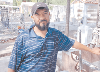 Familia de sepultureros prepara la última morada de muchos Nogalenses