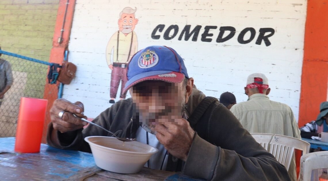 Hermosillo: “Don Chemo” alimenta a 900 personas al día