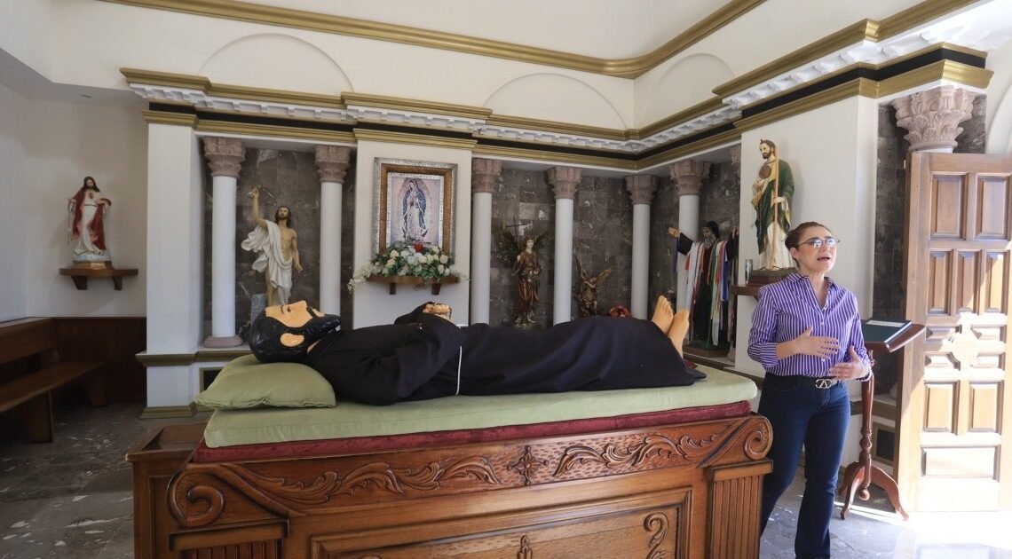 Manifiesta familia de Hermosillo devoción por el “Santo de los milagros” con replica de la capilla de Santa María Magdalena Manifiesta familia de Hermosillo devoción por el “Santo de los milagros” con replica de la capilla de Santa María Magdalena