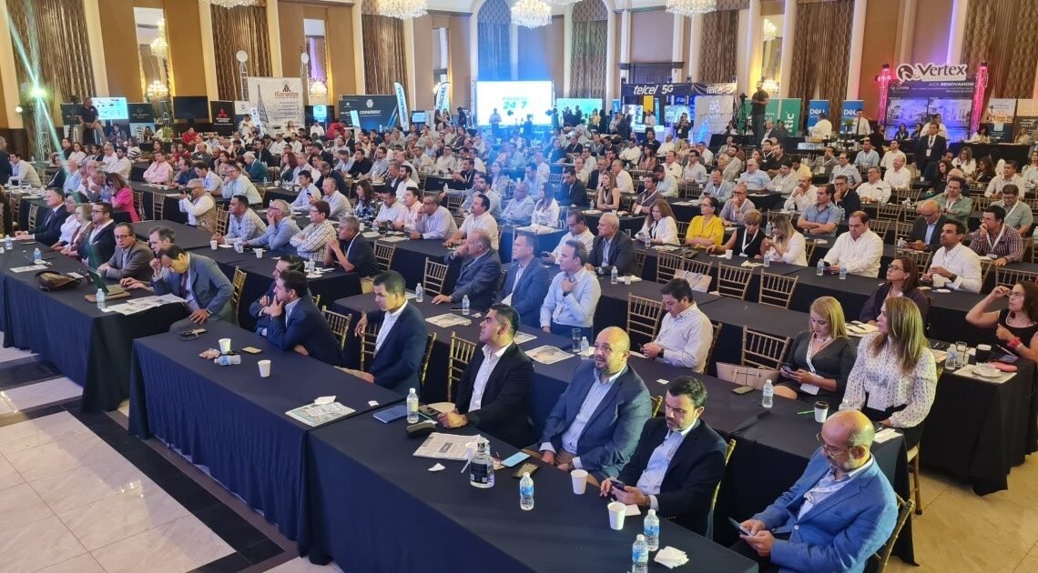 Analizan sobre economía y política en Foro Empresarial Coparmex