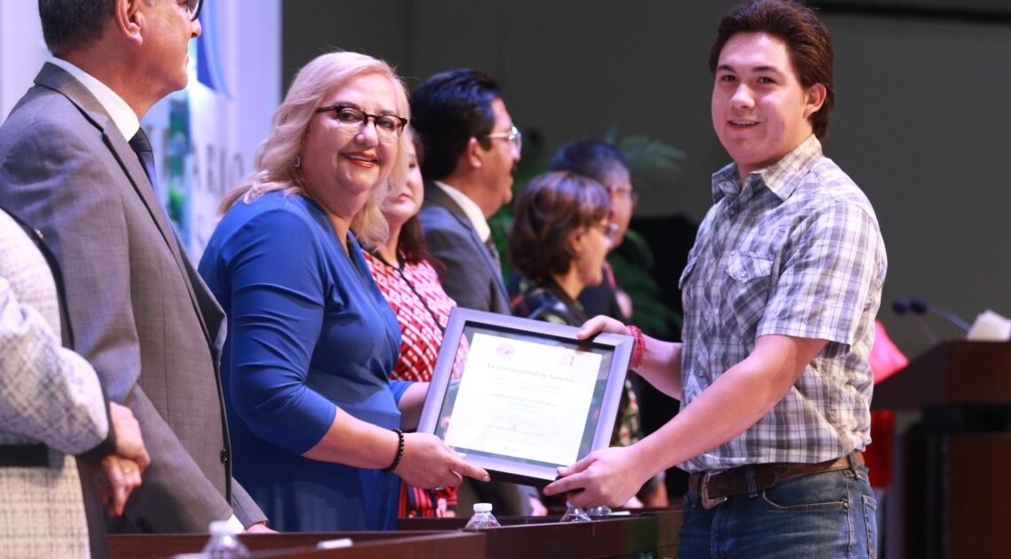 Reconoce la Universidad de Sonora a los mejores estudiantes