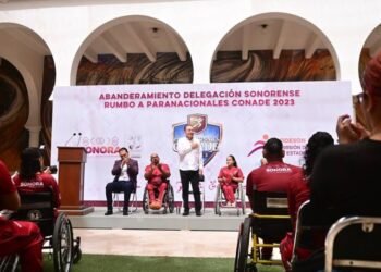 Abandera Gobernador a delegación Sonora que asistirá a los Paranacionales Conade